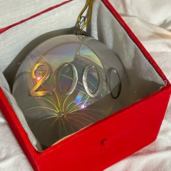 2000 Li Bien Fireworks Christmas Ball Ornament - Picture 4 of 5